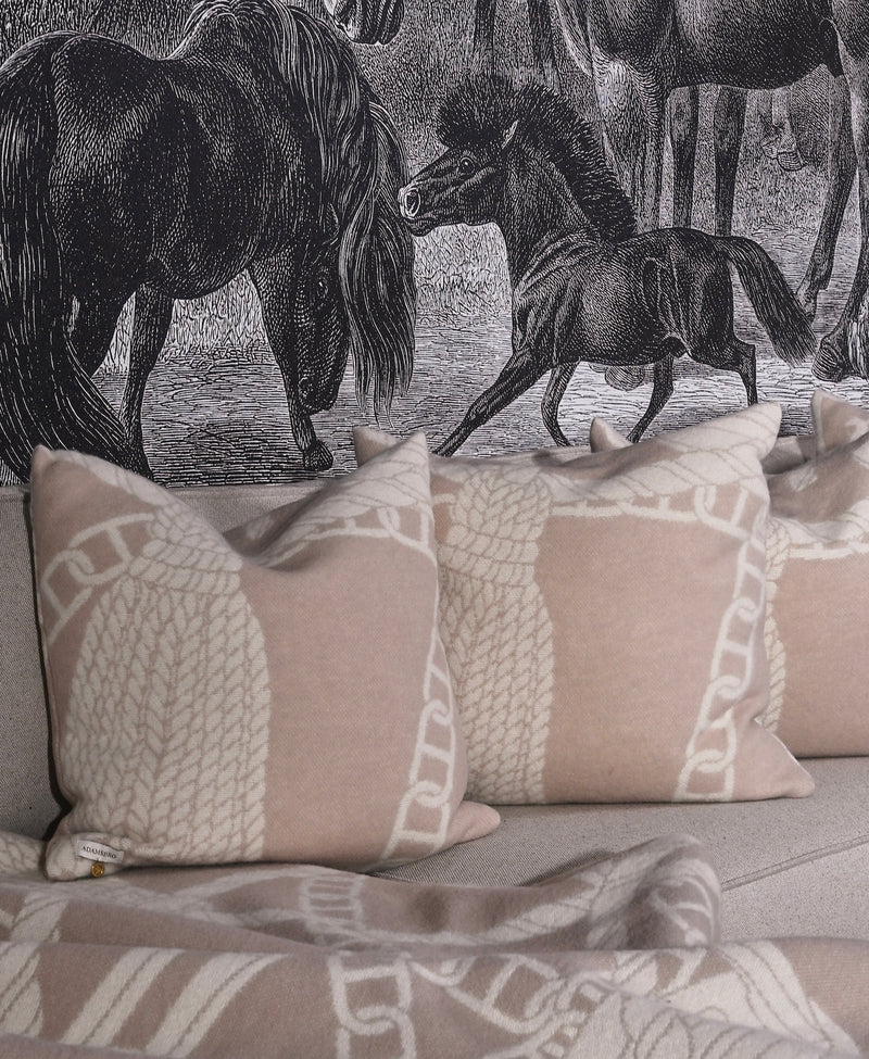 Chain Cushion- 100% New Zealand Lambswool linen beige