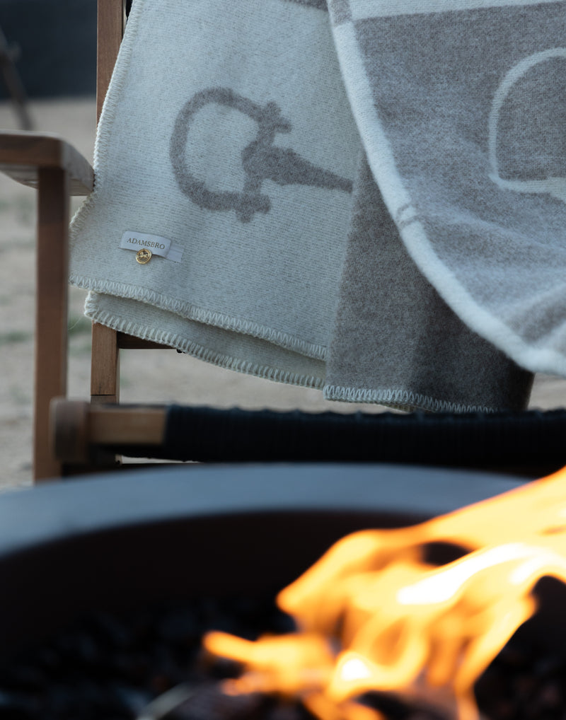 CLASSIC BIT Throw – 100% New Zealand Lambswool melange beige