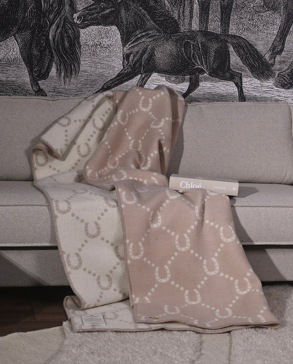 HORSE SHOE THROW POWDER PINK