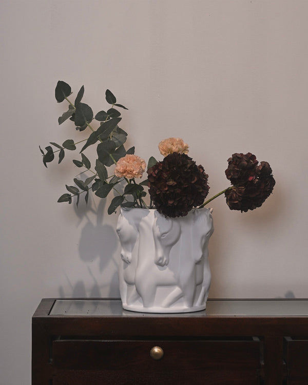 VASE/ POT  DANCING HORSES MATT WHITE