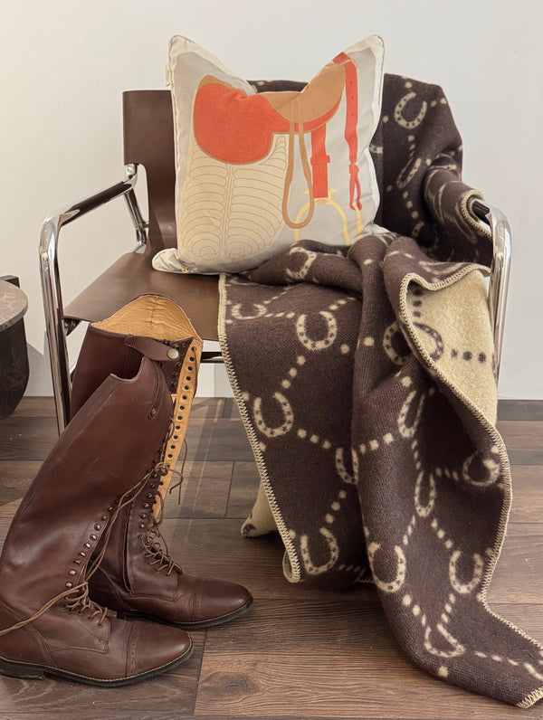 HORSE SHOE THROW BROWN