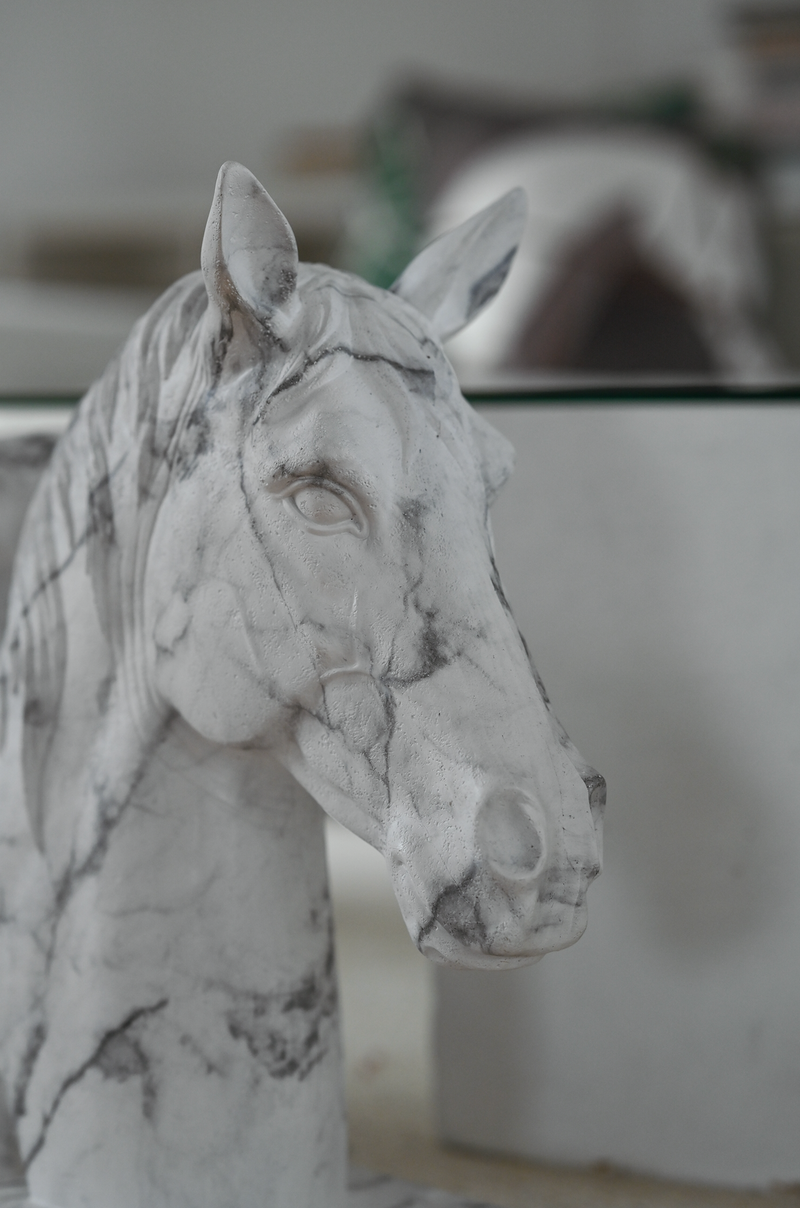 MONDEUI HORSE SCULPTURE WHITE